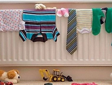 Αυτός είναι ο λόγος που δεν πρέπει να στεγνώνετε ποτέ τα ρούχα μέσα στο σπίτι